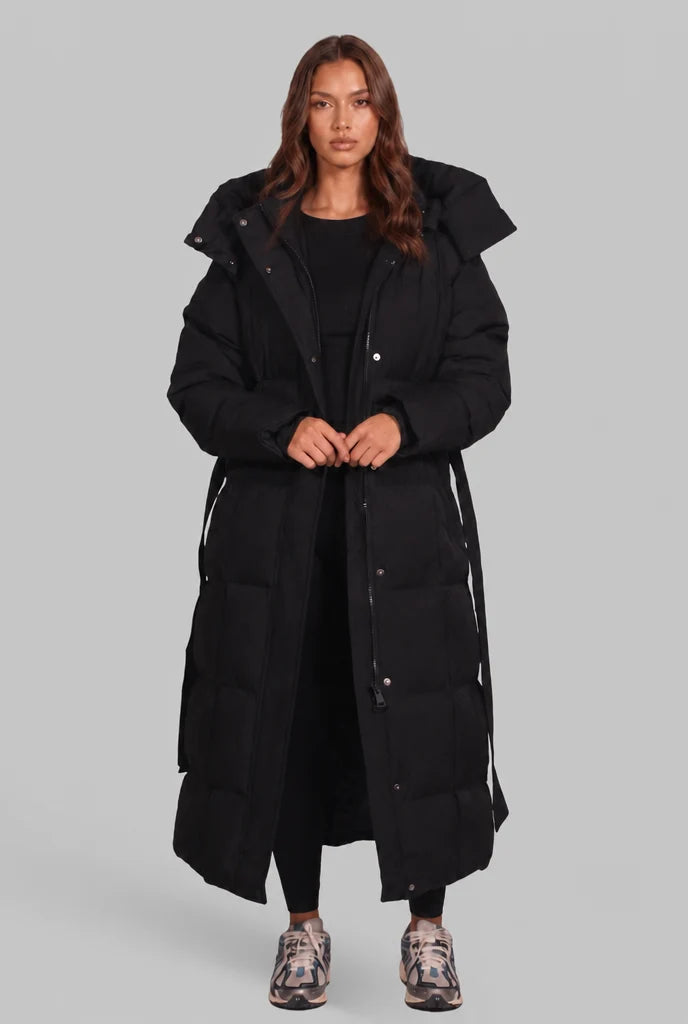 Women's long puffer coat with detachable hood and belt, photo 2