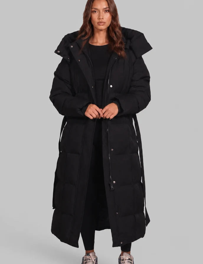 Women's long puffer coat with detachable hood and belt, photo 2