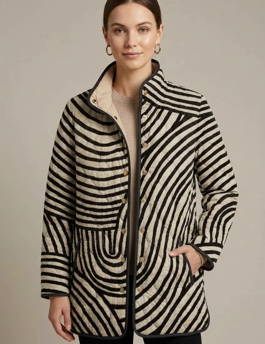 Women's puffer jacket with stand collar and pockets, photo 2