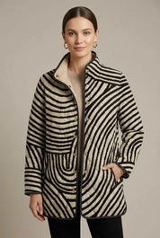 Women's puffer jacket with stand collar and pockets, photo 2