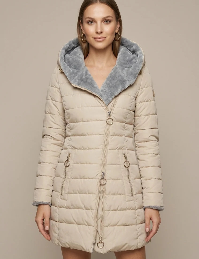 Women's quilted winter coat with hood and sherpa lining, photo 1