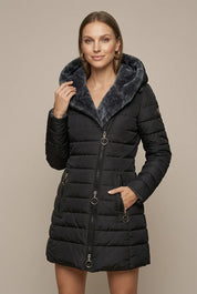 Women's quilted winter coat with hood and sherpa lining, photo 2