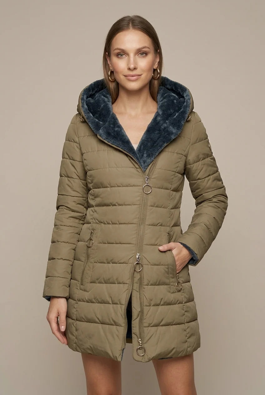 Women's quilted winter coat with hood and sherpa lining, photo 4