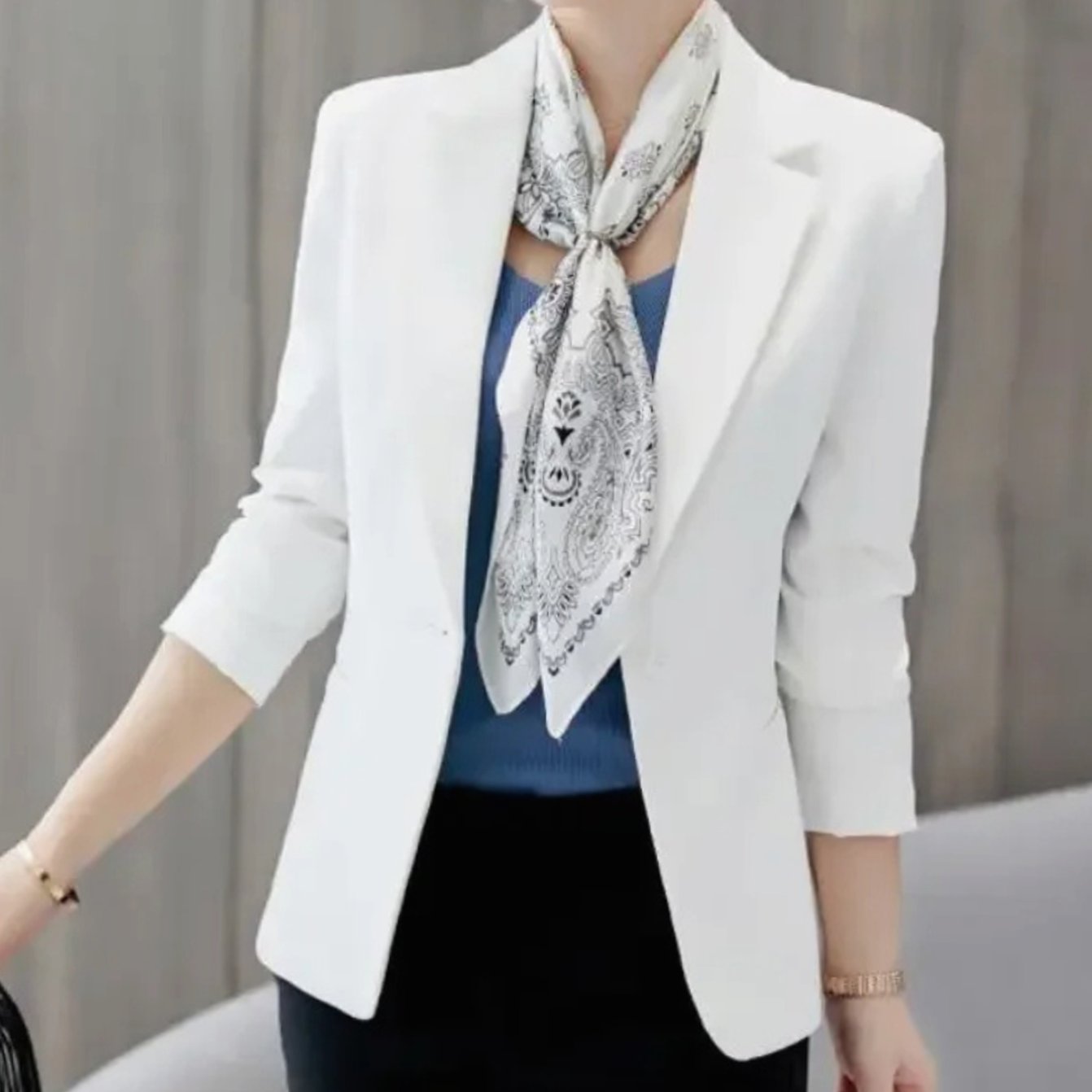 Blazer dames getailleerd met klassieke revers en één knoop